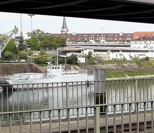 Mannheimer Hafen: Blick auf Anlegestelle im Stadteil Neckarstadt